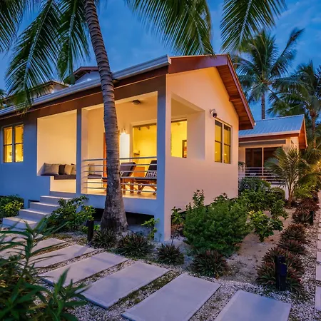 Weezie'S Ocean Front Hotel And Garden Cottages-2
